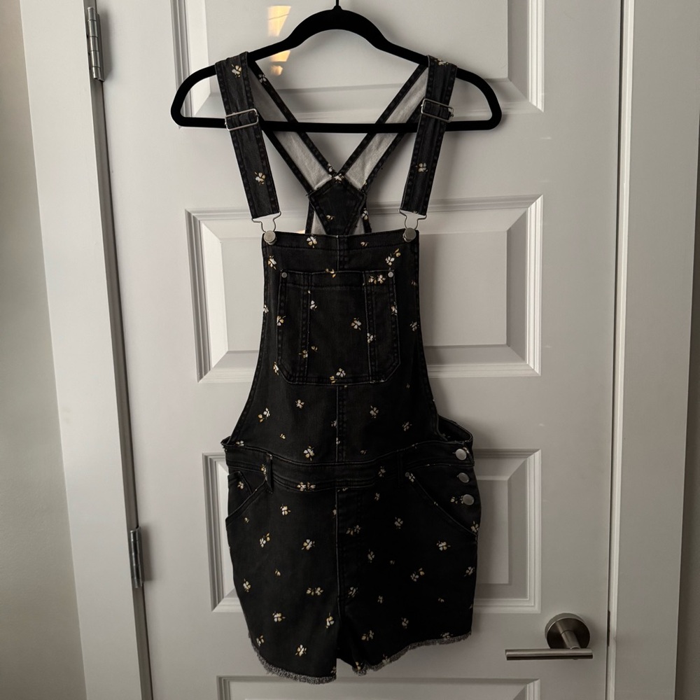 Tinseltown Black Floral Short Overalls Juniors XL Raw Hem